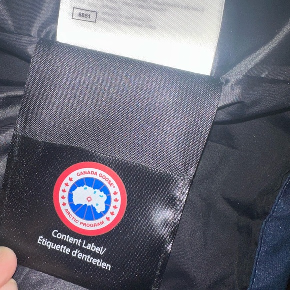 Beautiful new and blue Canada Goose Research Jacket - Picture 7 of 13